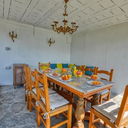 Pezzo 2-bedroom Lakeview With Shared Garden And Terrace アパート サン・シーロ