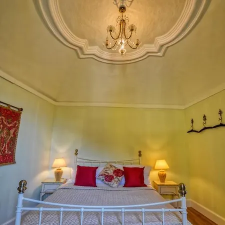 Pezzo 2-bedroom Lakeview With Shared Garden And Terrace サン・シーロ