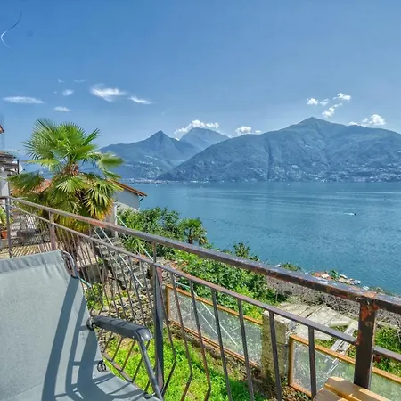 Pezzo 2-bedroom Lakeview With Shared Garden And Terrace Apartment San Siro (Lombardy)