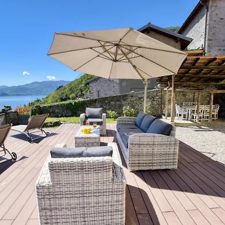 شقة Pezzo 2-bedroom Lakeview With Shared Garden And Terrace